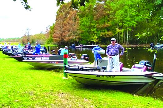 The Senior Bass anglers had a clear path through the canal from the Kenwood Landing in their tournament. (GREG WALKER / Daily News correspondent)