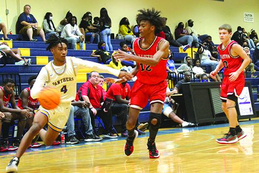 Palatka’s Chavaris Dumas drives to the basket against Williston’s Kyler Lamb in the second quarter of Monday night’s Jarvis Williams Christmas Classic matchup. (MARK BLUMENTHAL / Palatka Daily News)