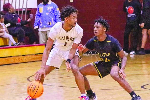  Crescent City’s Lentavius Keenon (1) is guarded closely by Palatka’s Tommy Offord during Friday night’s game in the Clarence “Pooh Bear” Williams Classic tournament at Crescent City. (RITA FULLERTON / Special to the Daily News)