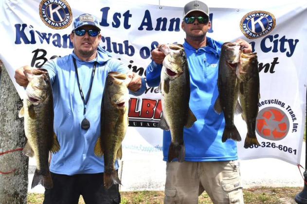 Joe Riley and Jessey Nash hold up their winning fish on Saturday. (GREG WALKER / Daily News correspondent)