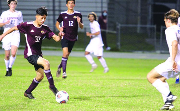 Crescent City’s Omar Rios (37) brings the ball up the field against Jacksonville Episcopal’s Charlie Reid during Wednesday’s regional first-round matchup. (MARK BLUMENTHAL / Palatka Daily News)