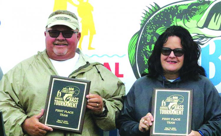 Preston Clark, left, and Katrina Clark pose with their first-place plaques after winning the Lads and Lasses championship on Thursday. (ANTHONY RICHARDS / Palatka Daily News)
