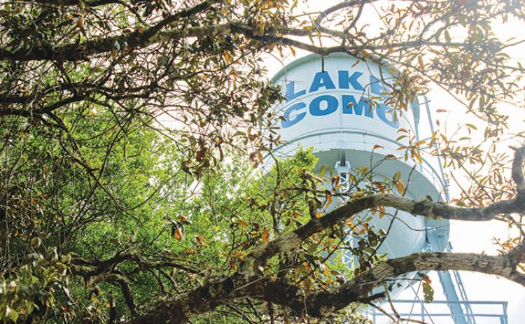 The Lake Como water tower stands high above the Lake Como Water Association building, not too far from where a Volusia County landowner could begin to spread Class B biosolids on his South Putnam land if county commissioners grant his request.