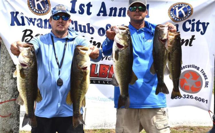 Joe Riley and Jessey Nash hold up their winning fish on Saturday. (GREG WALKER / Daily News correspondent)