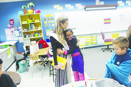Michaela McLean, Miss Florida 2019, reads to Interlachen Elementary School students.
