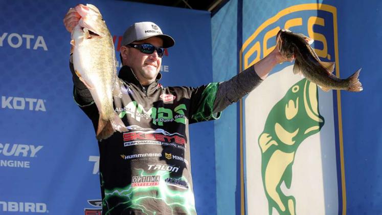 Kelley Jaye caught five fish weighing a total of 21 pounds, 7 ounces Saturday to grab the first-round lead in the Bassmaster Elite Series season-opening tournament on the St. Johns River. (Bassmaster photo)