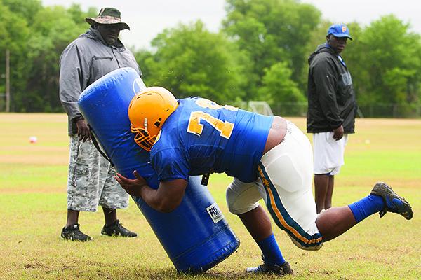 Darrell Polite (left) watches one of his linemen work the tackling dummy during a 2016 Palatka High football practice. Polite was an assistant coach with the program from 1996-2018. (Daily News file photo)