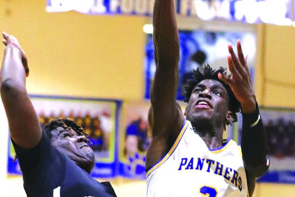 Palatka’s Malik Beauford goes up for a layup against Williston’s Kamarious Gates during last December’s Jarvis Williams Christmas Tournament at Palatka High School. (GREG OYSTER / Special To The Daily News)