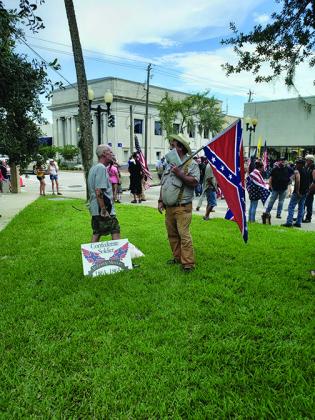 Counterprotesters at the Putnam County Courthouse on Saturday.