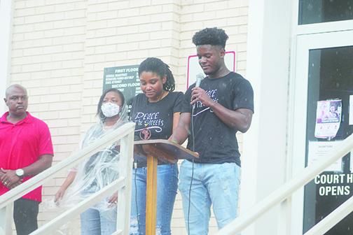 PEACE in the STREETS protest organizers Dar’Nesha Leonard and Tevel Adams speak to the crowd about why they think the Confederate monument should be removed from the Putnam County Courthouse lawn. 