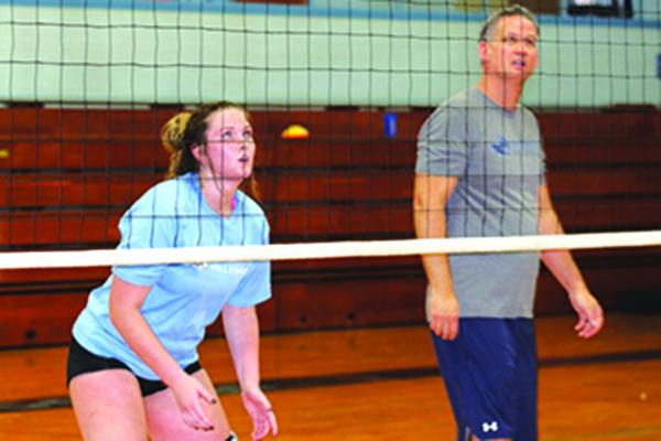 St. Johns River State College coach Matt Cohen supervises Gwen Souther on front-line play during practice Tuesday. (ANTHONY RICHARDS / Palatka Daily News)