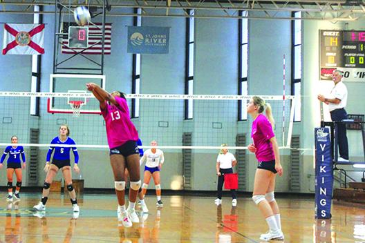 St. Johns River State College's Mone Gordon saves a ball during a first-set rally. (MARK BLUMENTHAL / Palatka Daily News)