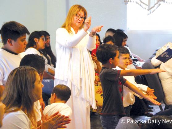 Children and others in the congregation sing the “Baby Shark” song during Jose Mayo Lara Jr.’s funeral service on Saturday. (TRISHA MURPHY/Palatka Daily News)
