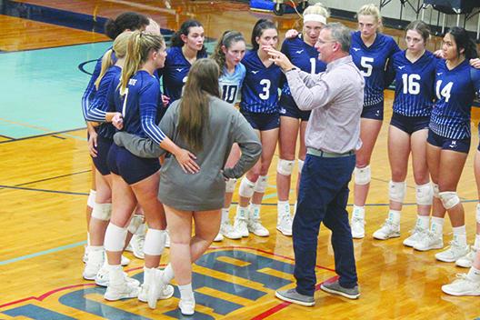St. Johns River State College coach Matt Cohen talks with his team during a second-set timeout. (MARK BLUMENTHAL / Palatka Daily News)