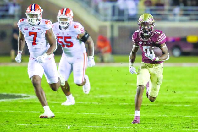 Florida State’s Lawrance Toafili runs into the open during the Seminoles loss in October to Clemson. (GREG OYSTER / Special to the Daily News)