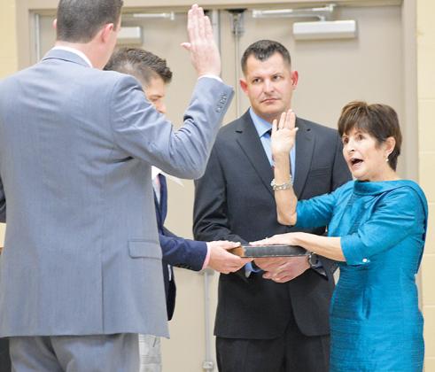 Robbi Correa takes her oath of office to serve as Palatka’s mayor.