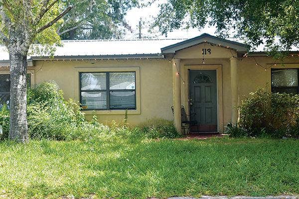 BRANDON D. OLIVER/Palatka Daily News. Putnam County records say this home on East Oak Hill Drive in Palatka was the residence of a man who died Monday morning in a fatal shooting.