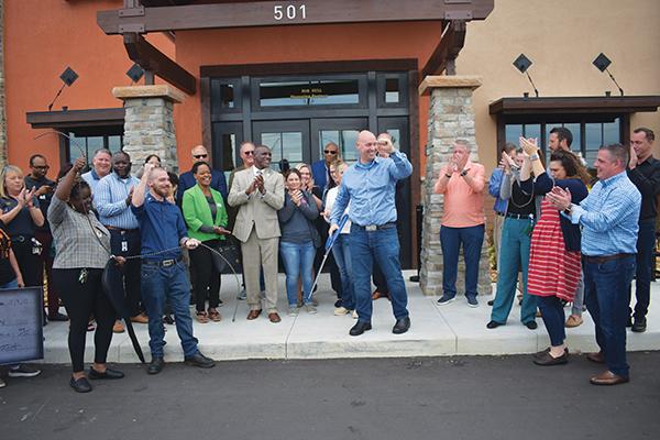 BRANDON D. OLIVER/Palatka Daily News – LongHorn Steakhouse Managing Partner Rob Hull, center, cheers immediately after doing the honors at the restaurant's rope-cutting ceremony Monday afternoon.