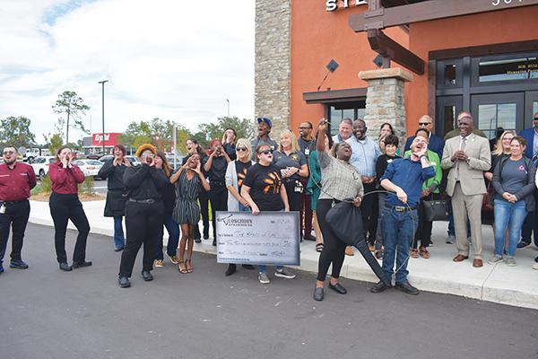 BRANDON D. OLIVER/Palatka Daily News – LongHorn Steakhouse employees participate in a call-and-response chant before officially opening the restaurant Monday afternoon.