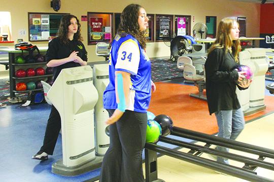 Palatka’s Ashley Griffis (right) gets ready to throw her ball, while teammates Savannah Roberts (left) and Lilly Morgan watch during last Friday’s practice at Putnam Lanes. (MARK BLUMENTHAL / Palatka Daily News)