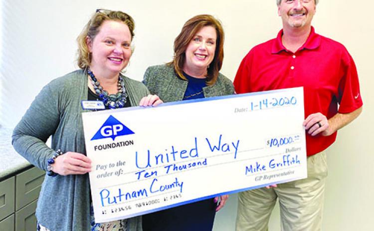 GP officials contribute to United Way efforts in Putnam County.