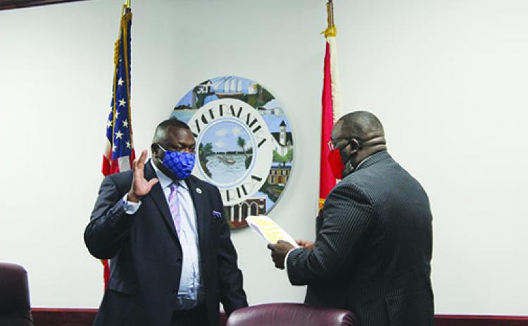 Palatka City Commissioner Justin Campbell, right, swears in Mayor Terrill Hill as the new president of the Florida League of Mayors on Thursday afternoon.