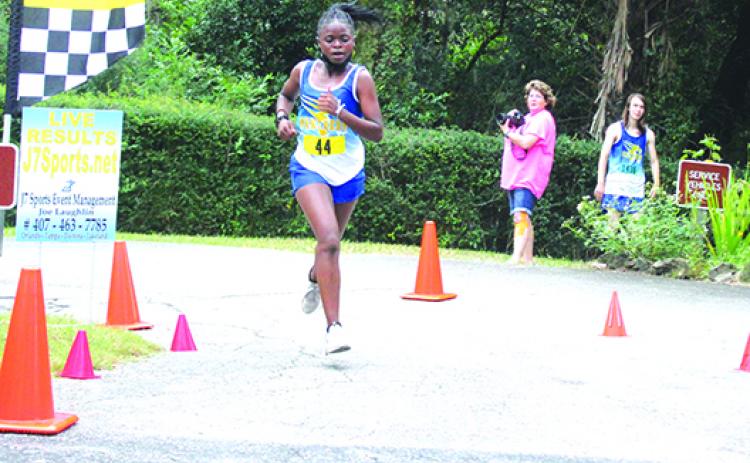 Palatka’s Ymira Passmore finished third among non-qualifying teams at the District 2-2A championship, qualifying her for next week’s Region 1-2A meet in Jacksonville. (MARK BLUMENTHAL / Palatka Daily News)