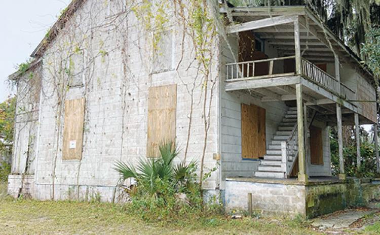 What to do with a rundown former Masonic lodge will be the topic of discussion at Thursday’s Crescent City Commission meeting.