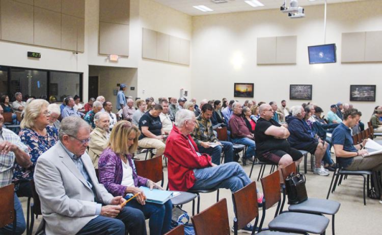 SARAH CAVACINI/Palatka Daily News – People inside the Putnam County Board of Commissioners chambers listen as elected officials consider a land use change in East Palatka on Tuesday.